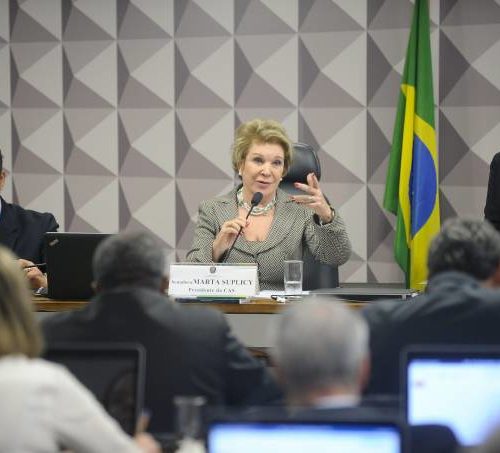 Comissão do Senado rejeita relatório da reforma trabalhista