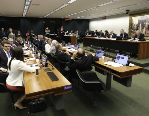 Câmara pode votar hoje mudanças no sistema eleitoral; entenda o que pode mudar