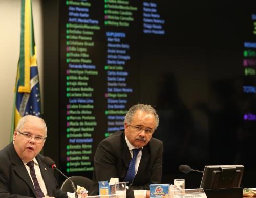 Comissão especial da Câmara aprova texto-base da reforma política