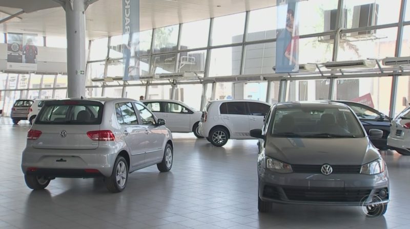Comércio perdeu 400 mil postos de trabalho e 40 mil empresas em 2015, aponta IBGE