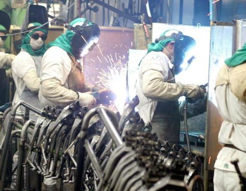 Prévia da confiança da indústria indica alta em agosto pelo 2º mês seguido
