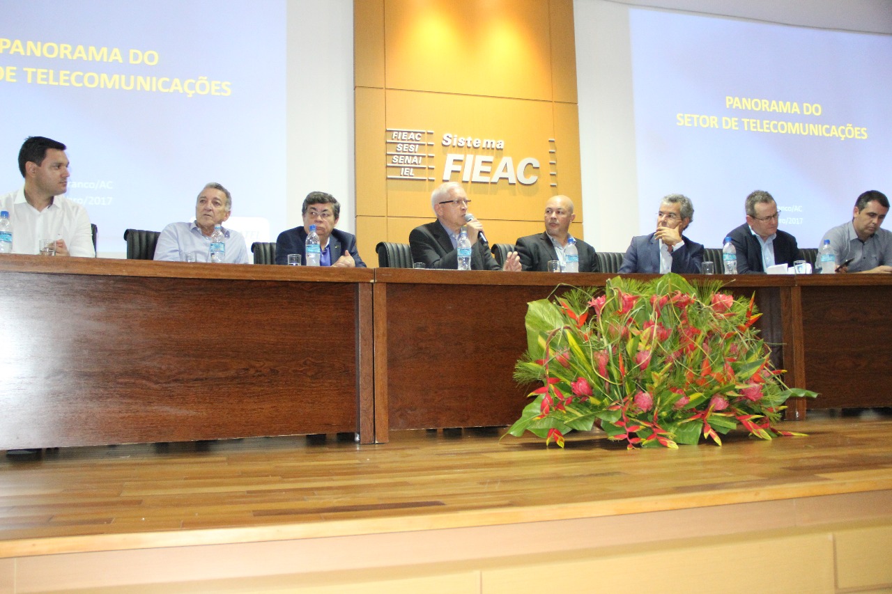 Anatel e operadoras apresentam a empresários investimentos para melhorias no setor de telecomunicações no Acre CACB