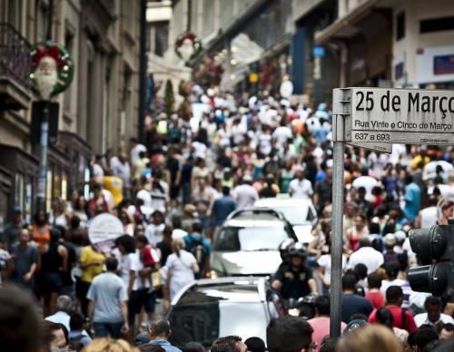 Confiança do comércio avança 1,3 ponto em março, diz FGV