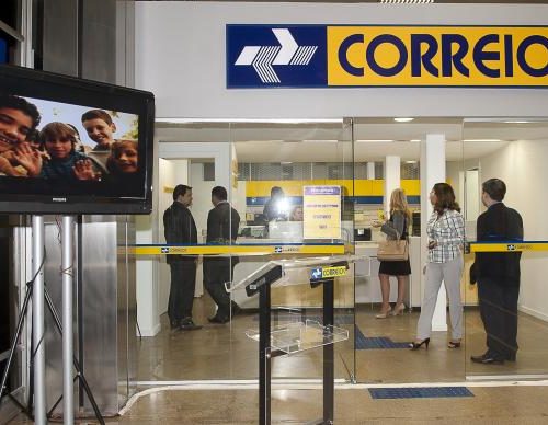 Serviços têm queda de 1,9% de dezembro para janeiro, diz IBGE