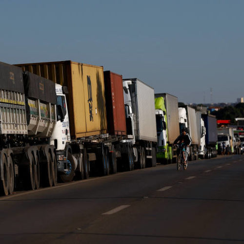Setor de serviços recua 3,8% em maio com greve dos caminhoneiros, diz IBGE