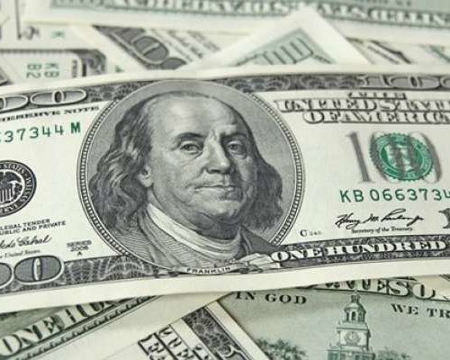 Analistas revisam previsões, e há quem veja dólar acima de R$ 4