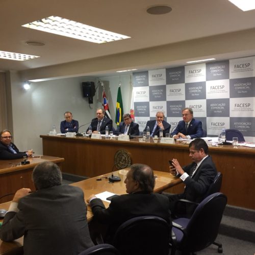 Álvaro Dias: “Não há força humana capaz de me fazer recuar em relação à candidatura”, diz senador na ACSP