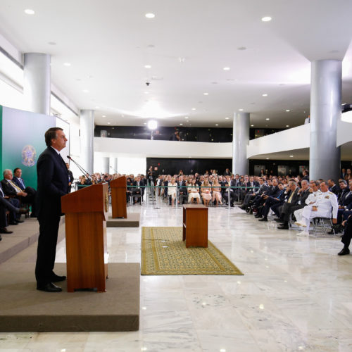 Bolsonaro dá posse aos novos presidentes do BNDES, Banco do Brasil e Caixa