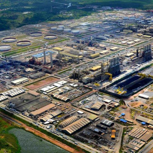 Petrobras reduz preço da gasolina em 1,38% nas refinarias