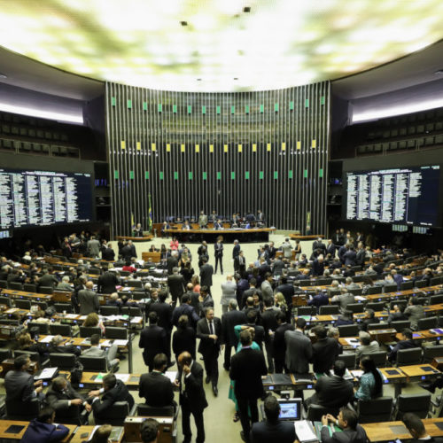 Câmara aprova projeto sobre cadastro positivo; texto segue para o Senado