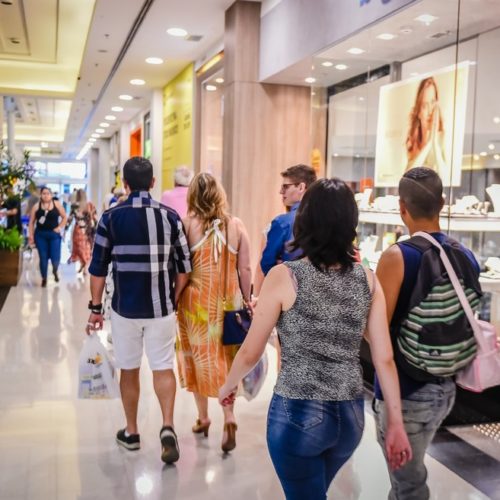 Liberação de trabalho aos domingos e feriados impacta principalmente o comércio; veja o que muda para trabalhadores