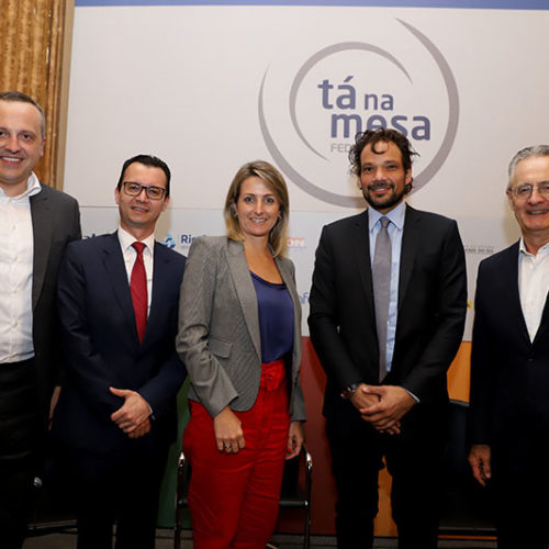 Tá Na Mesa: Juros baixos e reformas de estado fomentam ambiente de fusões e aquisições