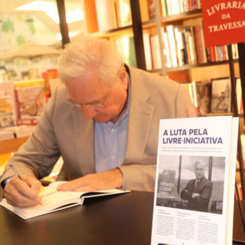 Presidente da CACB lança livro em São Paulo com noite de autógrafos