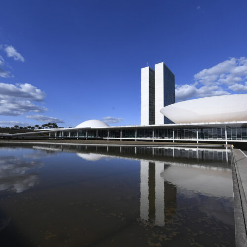 Dados reunidos pelo jornal mostram que Brasil deve gastar recorde de R$ 1,7 trilhão com servidores públicos em 2025