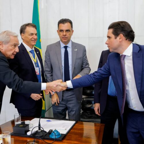 Em reunião com a CACB, Hugo Motta defende requerimento de urgência para atualização do Simples Nacional