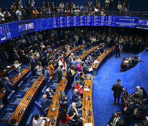 Senado aprova o fim da escala de trabalho 6×1
